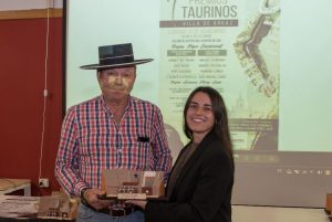 Orgaz entrega los Premios de su temporada taurina