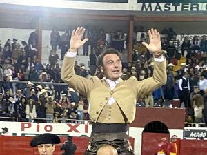 Andy Cartagena sale a hombros en Tlaltenango