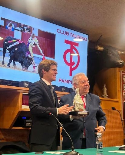 Borja Jiménez, homenajeado por el Club Taurino de Pamplona