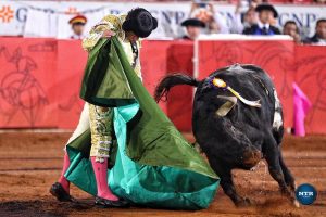 Diego San Román pasea la única oreja en La México