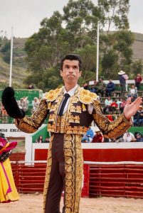 El novillero Julio Alguiar sale a hombros en La Encañada