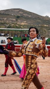 El novillero Julio Alguiar sale a hombros en La Encañada