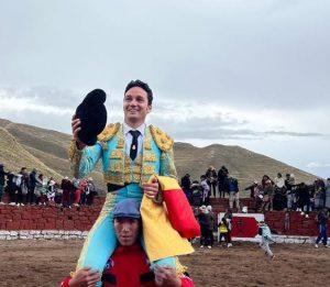 Oliva Soto, a hombros en Perú