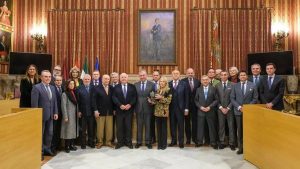 Paco Camino, reconocido por el Ayuntamiento de Sevilla