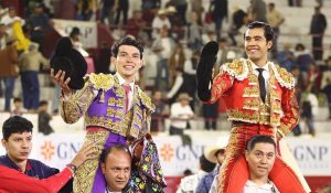 Doble puerta grande en León