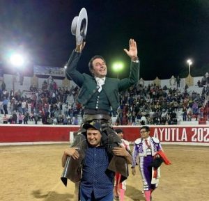 Andy Cartagena: Tres orejas en Ayutla