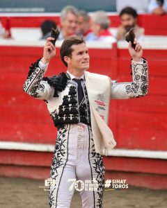 Luis Bolívar y Daniel Luque salen a hombros en Manizales