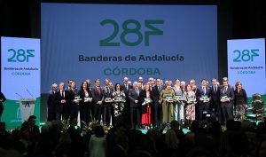 Finito de Córdoba recibe la Bandera de Andalucía