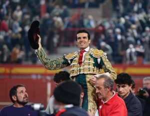 Gran faena y puerta grande de Emilio de Justo en Valdemorillo