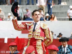 Fernando Adrián abre la puerta grande en Ambato