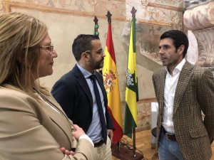 Acto promocional de la Feria de Olivenza con Emilio de Justo