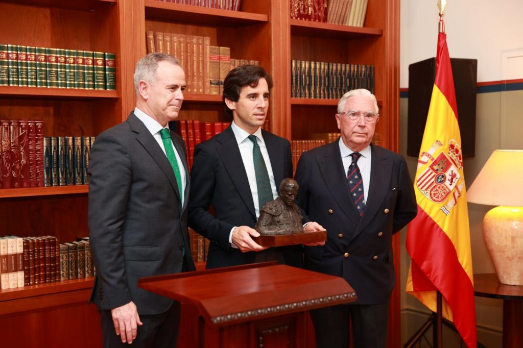Juan Ortega recoge el Memorial Manolo Vázquez
