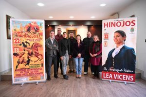 Hinojos da la bienvenida a la primavera con una corrida de rejones