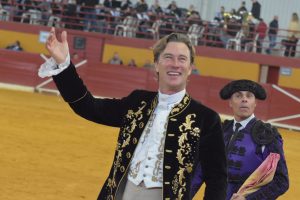 Triple puerta grande en Atarfe