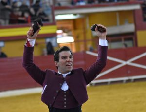 Triple puerta grande en Atarfe