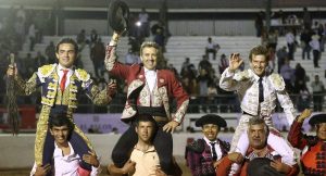 Triple puerta grande en Tequisquiapan