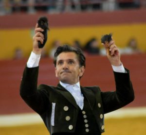 Triple puerta grande en Atarfe