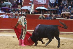 Los tres novilleros a hombros en Sanlúcar de Barrameda