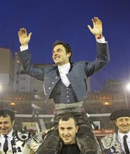 Andy Cartagena, líder de puertas grandes en Castellón