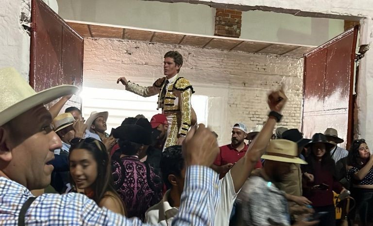 Borja Jiménez, a hombros en Jalostotitlán