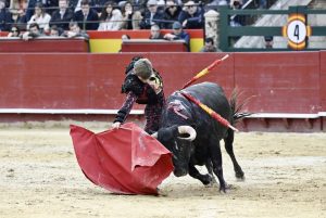 Puerta grande de Román y milagro de Borja Jiménez en Valencia