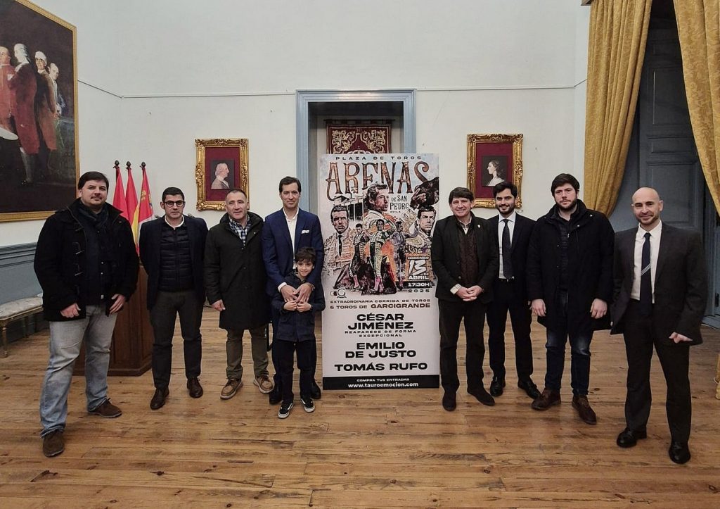 César Jiménez, con la afición de Arenas de San Pedro