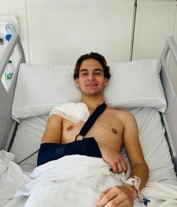 El novillero Jaime Padilla pasa por el quirófano