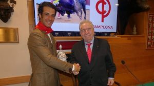 Morenito de Aranda, honores en el Club Taurino de Pamplona