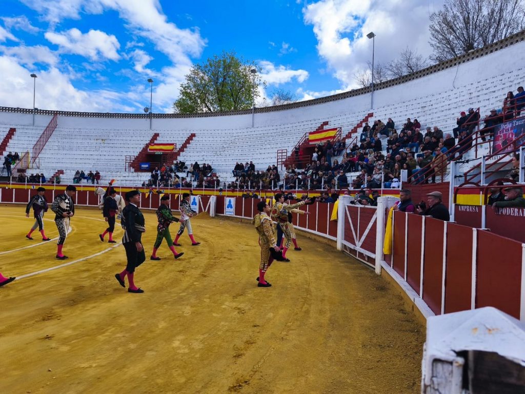 Dimensión importante de la terna de matadores en Tomelloso