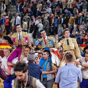 Los tres toreros por la puerta grande en Almendralejo