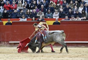 Puerta grande de Román y milagro de Borja Jiménez en Valencia