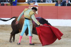 Sergio Rodríguez corta el único trofeo en San Agustín del Guadalix