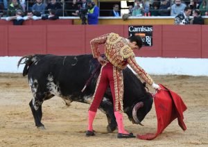 Sergio Rodríguez corta el único trofeo en San Agustín del Guadalix