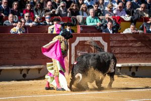 Sebastián Castella abre la puerta grande de Castellón