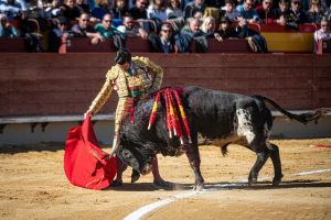 Sebastián Castella abre la puerta grande de Castellón