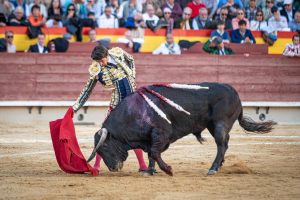 Sebastián Castella abre la puerta grande de Castellón