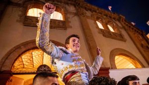 Javier Zulueta abre la puerta grande en Castellón