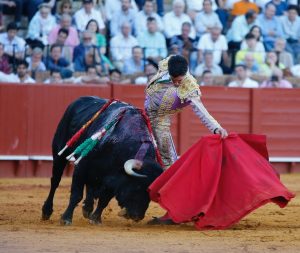 Marco Pérez corta dos orejas y Zulueta una en Sevilla