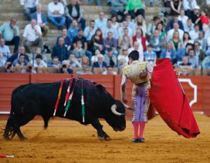 Marco Pérez corta dos orejas y Zulueta una en Sevilla