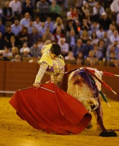 Marco Pérez corta dos orejas y Zulueta una en Sevilla