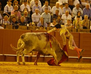Marco Pérez corta dos orejas y Zulueta una en Sevilla
