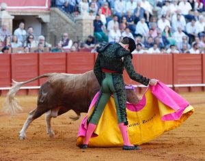 Marco Pérez corta dos orejas y Zulueta una en Sevilla