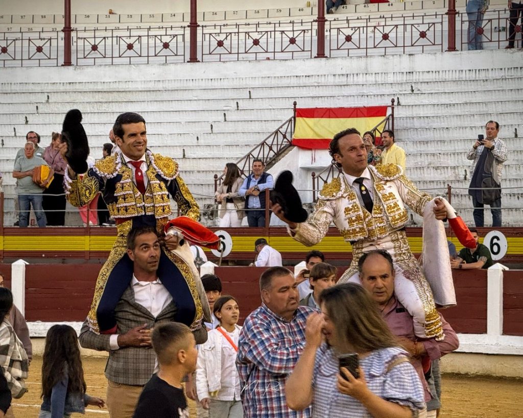 Antonio Ferrera y Emilio de Justo, puerta grande en Mérida