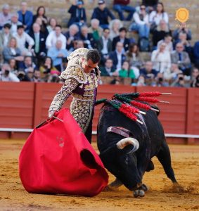 Toreo de gran dimensión de David Galván en su regreso a Sevilla