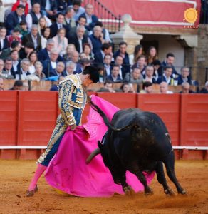 Toreo de gran dimensión de David Galván en su regreso a Sevilla