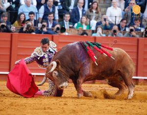 Toreo de gran dimensión de David Galván en su regreso a Sevilla