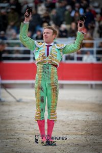 Sebastián Castella y Clemente, a hombros en Arles