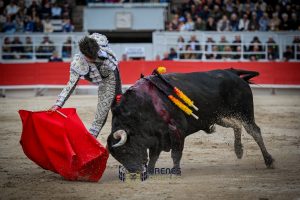 Sebastián Castella y Clemente, a hombros en Arles