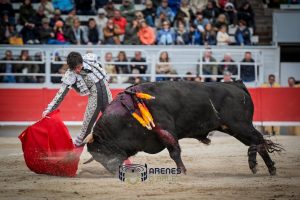 Sebastián Castella y Clemente, a hombros en Arles