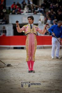 Sebastián Castella y Clemente, a hombros en Arles